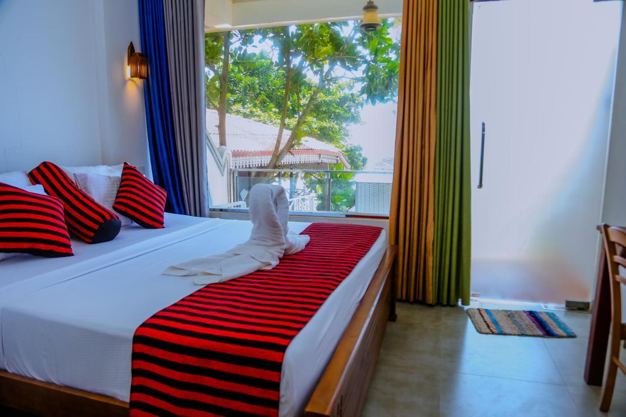 Coral Beach Hotel Mirissa Dış mekan fotoğraf