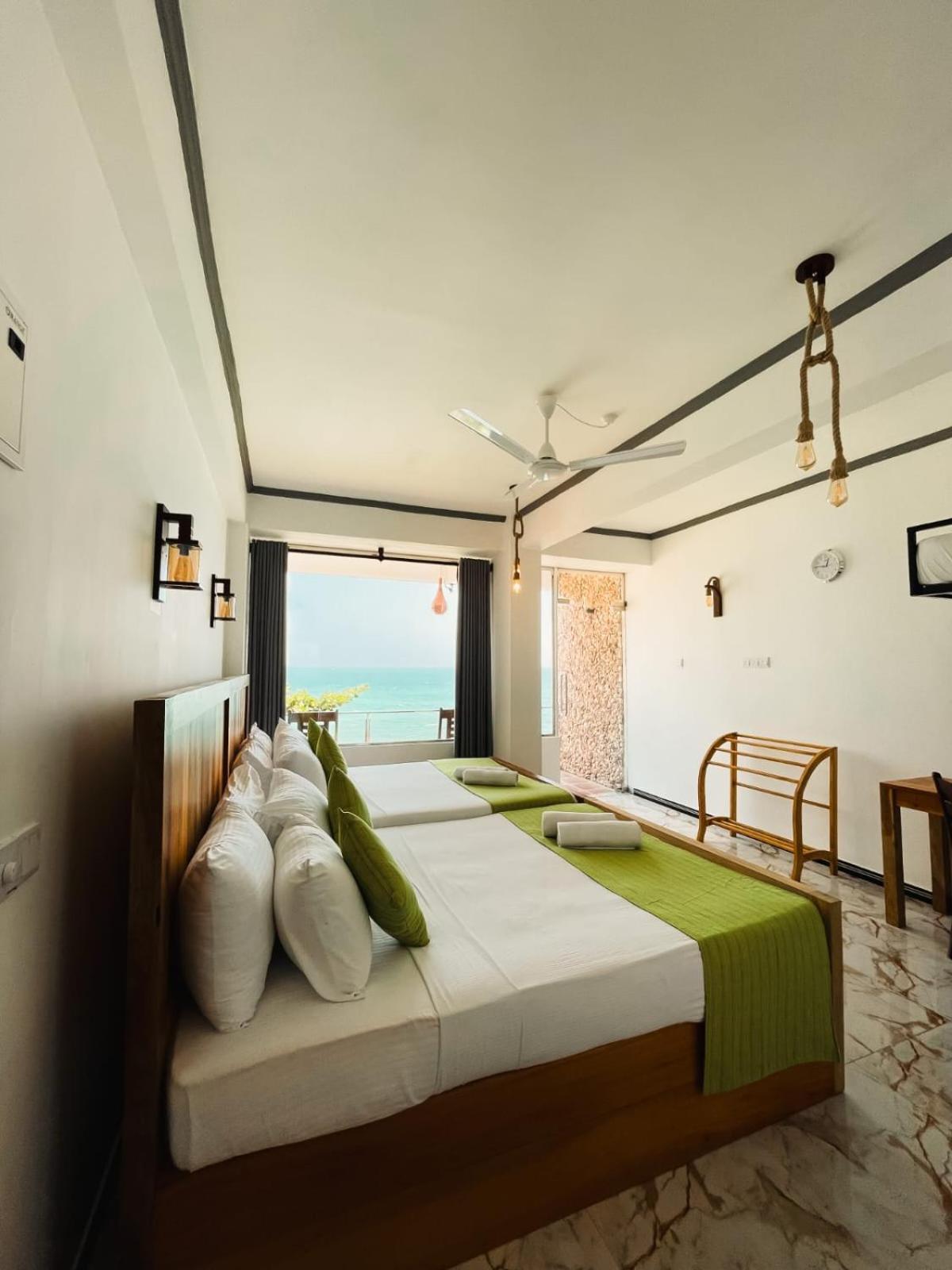 Coral Beach Hotel Mirissa Dış mekan fotoğraf