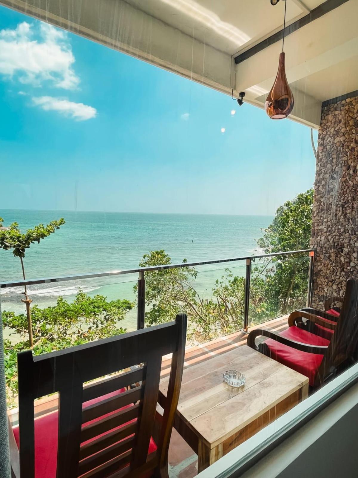 Coral Beach Hotel Mirissa Dış mekan fotoğraf