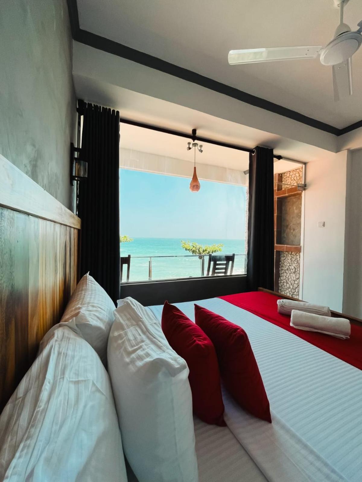 Coral Beach Hotel Mirissa Dış mekan fotoğraf