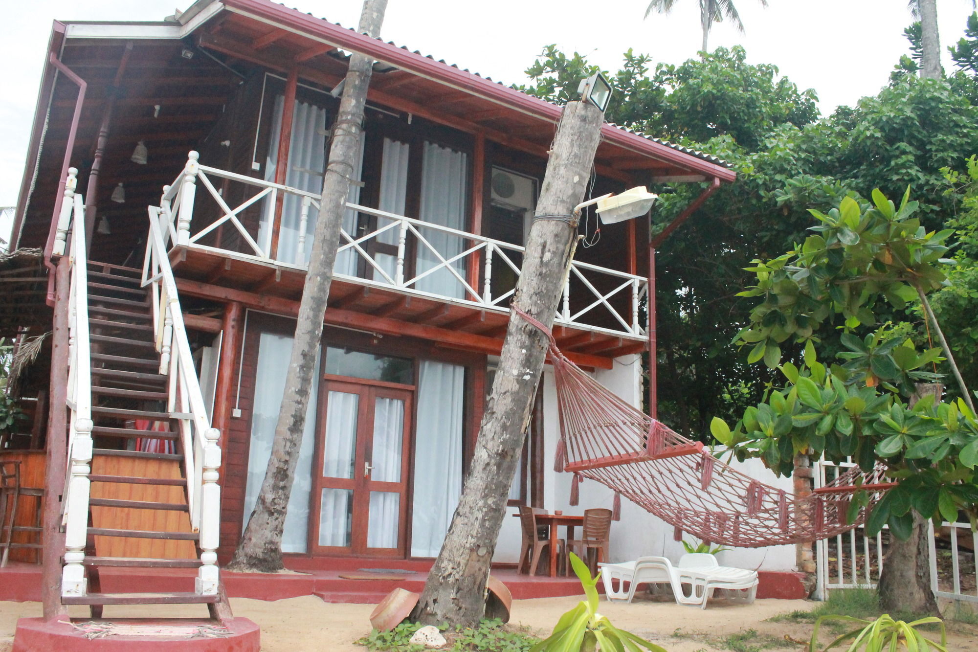Coral Beach Hotel Mirissa Dış mekan fotoğraf